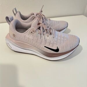 Nike Women’s Infinity running shoe. Size 7. Great condition.